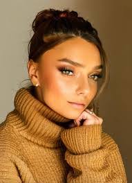 Danielle Simms's Instagram, Twitter & Facebook