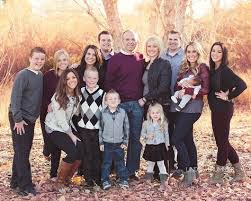 Pin By Lynn Welte On Fall Family Styling Extended Family Pictures Family Photo Outfits Family Photos What To Wear