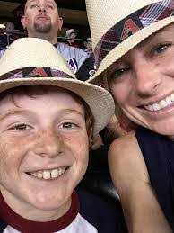 Leslie Kendig's Instagram, Twitter & Facebook