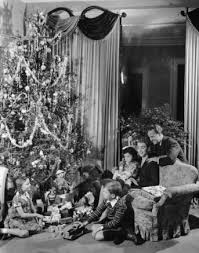14 Year Old Black Boy Killed In 1950s Foto Di Natale B W 4 14 Christmas Tree With Gifts Vintage Christmas Photos Old Christmas