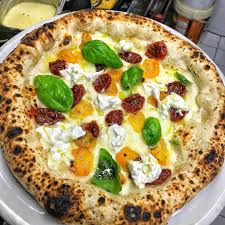 8trascorsi gli 8 minuti aggiungete la mozzarella di bufala in modo uniforme, i ciliegini conditi ed infornate per altri 2 minuti. Stracciata Di Bufala Pomodorini Secchi Pomodorini Gialli Basilico E Olio Extravergine A Crudo Oggi Siamo Chiusi Ma Domani Si Ricomincia A 72 Ore Di Lievit