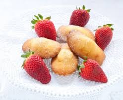 Madeleines Aux Fraises Recette Desserts Francais Recette Madeleine Recettes De Cuisine