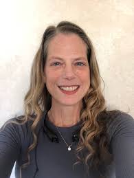 What is the best time for calmer waters at the arches?