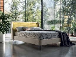 Letto moderno in legno grigio seiko, disponibile anche in noce naturale. Letto Imbottito Con Gambe Letto Pronta Consegna Pelle O Tessuto Alta Qualita Md Work A Prezzo