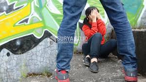 Gadis 16 tahun di gilir 17 pria sejak april hingga mei 2021 viral tiktok. Kronologi Gadis 18 Tahun Digilir 5 Pria Proses Perburuan Pelaku Berlangsung Dramatis Di Atas Kapal Halaman All Surya Malang