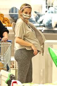 Emma roberts has introduced the world to her newborn son, rhodes robert hedlund. Emma Roberts Shared About Her Newly Born Child Name Wikiodin Com
