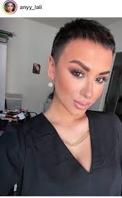 Could we see the pretty ladies with short hair? 🫶🏽