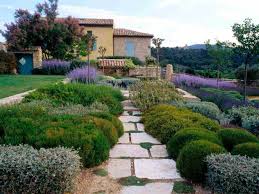 „die umgebung, in der der mensch sich den größten teil des tages aufhält, bestimmt seinen charakter sagte thomas von aquin (italienischer theologe und. Mediterraner Garten Beispiele Fur Blumen Und Pflanzen