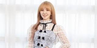 Treeindahamy satu 7 years ago. Makna Lirik Dan Mv Like Water Wendy Red Velvet Joy Bikin Hati Hangat Kapanlagi Com
