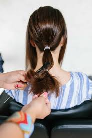 Aprende paso a paso cómo hacer una trenza francesa o de raíz, ¡seguro que se convierte en tu peinado favorito para ir a clase o a trabajar! 1001 Ideas De Recogidos Con Trenzas Modernos Con Tutoriales
