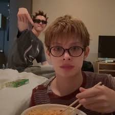 thế thì plinh bao nuôi dc cả cortis với chị kết r