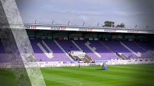 Kgaa, die für den spielbetrieb der profimannschaft des vfl zuständig ist, nutzt das stadion über einen pachtvertrag und ist auch für dessen. Stadion An Der Bremer Brucke Osnatel Arena Vfl Osnabruck Youtube