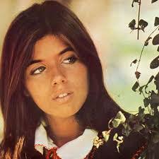 Jeanette Singer's Instagram, Twitter & Facebook