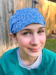 Gr8caps Scrub Cap Euro Close-fit Women's Surgical Hat Surgery Nurse Swirly  Blue White Print