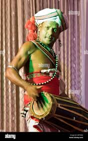 Kandy Mann Schlagzeuger Durchführung in Kandy, Sri Lanka Stockfotografie