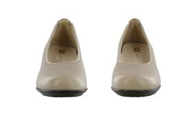 Premium leather is selected for the upper and linings and crafted on a special last designed by sas to fit and hug the foot while providing comfort and toe room. Milano Pump Sas Shoes