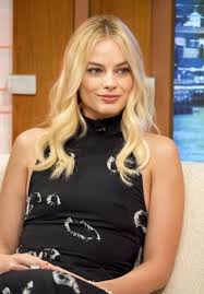 Margot robbie is setting sail with help from her birds of prey writer christina hodson. Margot Robbie Margot Robbie Margot Robbie Filme Diy Schonheit