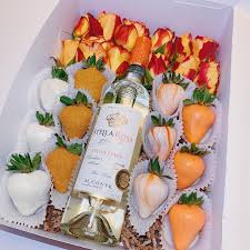 Impress your mom this year with a gift basket that is perfect for her. Pin On Chocolate Covered Strawberries