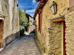 Visiter Evol – un typique village des Pyrénées Catalanes – Casa ilicia  Chambres d'Hôtes à Eus