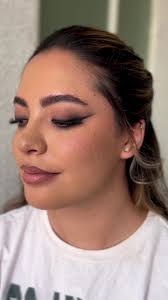 Maquillaje y peinado social para @Sara Narvaez 🤍🤍 Makeup Hannah Lar...