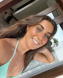 Georgia Mott's Instagram, Twitter & Facebook