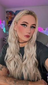 If yall wanna watch me play 🎮🤏🏼 My twitch is