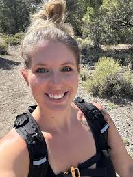 What are must-see hikes and outdoor activities in Las Vegas and surrounding  areas?