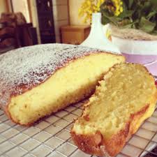 La torta yogurt e mele senza uova è un dolce leggero e sano con pochi sensi di colpa, una torta da credenza umida e morbida, perfetta per la merenda di tutta la famiglia. Torta Light Allo Yogurt Miele E Mandorle Idee Di Eli