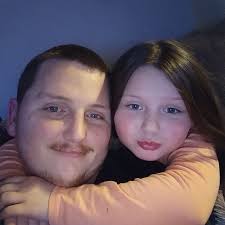 Where to find free pet food in Edgewood?