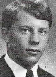 Hey all, I thought I saw posts about today being Lee's birthday?? He  mentioned it's next month. I just saw him today. 😊