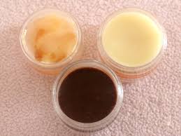 3 ways to make lip gloss with honey