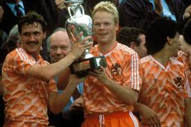 Van wikipedia, de gratis encyclopedie. Ronald Koeman Ein Pragmatiker Auf Dem Schleudersitz Fussball International Derstandard De Sport