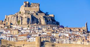 Il bordé par la chaîne montagneuse des pyrénées, qui le sépare de la france et du reste de l'europe. L Espagne Secrete 10 Sites A Decouvrir