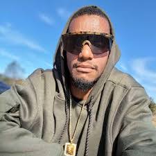 Bryan Lanz's Instagram, Twitter & Facebook