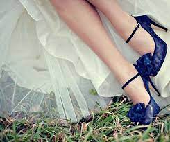 Da sempre sinonimo di artigianale eleganza e stile dinamico e contemporaneo, le scarpe eleganti da donna sergio rossi sono pensate per soddisfare i tuoi desideri e per non passare mai inosservata, in qualsiasi momento della giornata. Scarpe Blu Sposa C52e0d