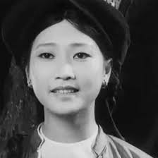 Cái nắm tay sau 50 năm của hai nghệ sĩ gạo cội từng đóng người yêu trên phim