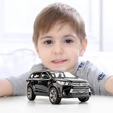 Amazon.com: TGRCM-CZ Compatible con Toyota Highlander AMG modelo 1:32, auto  de juguete de aleación fundido a presión con sonido y luz, puerta abierta  para regalo para niños (negro) : Juguetes y Juegos