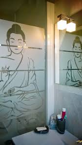 L'opacifiant est à mélanger avec de la peinture textile afin de l'opacifier. Un Bouddha En Xl Pour Habiller Une Paroi De Douche Adhesif Et Stickers Decoratifs Ideal Pour Opacifier Vos Fenetres Paroi De Douche Sticker Vitre Deco Vitre