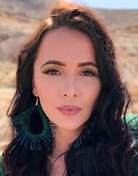 Lori Breeze's Instagram, Twitter & Facebook