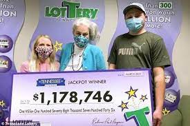 Tennessee Man Loses 1m Lottery Ticket Before Finding It On Ground In A Parking Lot Daily Mail Online