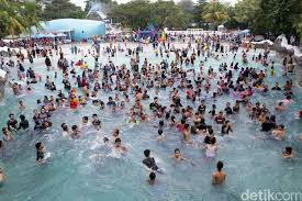 Serunya Bermain Air Di Snowbay Waterpark Tmii