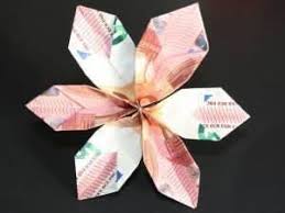 Geldgeschenke Zu Hochzeit Und Geburtstag Basteln Blumen Aus Geldscheinen Falten Blumen Aus Geldscheinen Geld Falten Blume Blumen Falten
