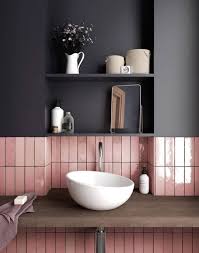 Badezimmer Idee Zellige Fliesen Rosa Fliesen In 2020 Badezimmer Trends Retro Fliesen Badezimmerfliesen