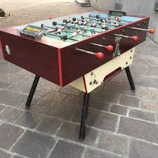 La taille et le poids. Rare Baby Foot Retro By Bar Design 1960 In Very Good Condition Of Use Bistro Game Old Bar Counters