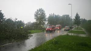 Als gestern in schuld das wasser zurückging, war auch eine spürhundstaffel im einsatz, sagte der bürgermeister unwetter. Sudtirol Uberschwemmung Unwetter Mit Hochwasser Und Erdrutschen Lage In Sudtirol Entspannt Sich Nach Wetter Chaos Wieder Sudwest Presse Online