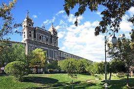 Cerchi un'azienda o una farmacia aperta? Adrano Sicily Visit The Castle And Highlights Of Adrano