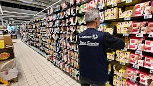 Comme lors du premier confinement, il est possible de faire ses courses avec une personne avec laquelle on reste confiné. Voyages Non Essentiels Interdits Peut On Toujours Faire Ses Courses En France Le Soir