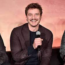 The Mandalorian Is Hot Despite Never Taking His Helmet Off And People Agree Pedro Pascal Actors Pedro