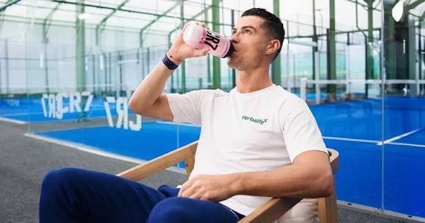 Ever wondered how your favorite players can keep playing on the field for  long periods? If you have ever watched a soccer match and wondered what  separates a player who looks sharp