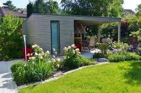 Die rückenseite wird mit paravent höherem holzzaun oder betonmauer abgeschirmt die möbel werden arrangiert. Hausgarten In Rodental Rothenhof Referenzen